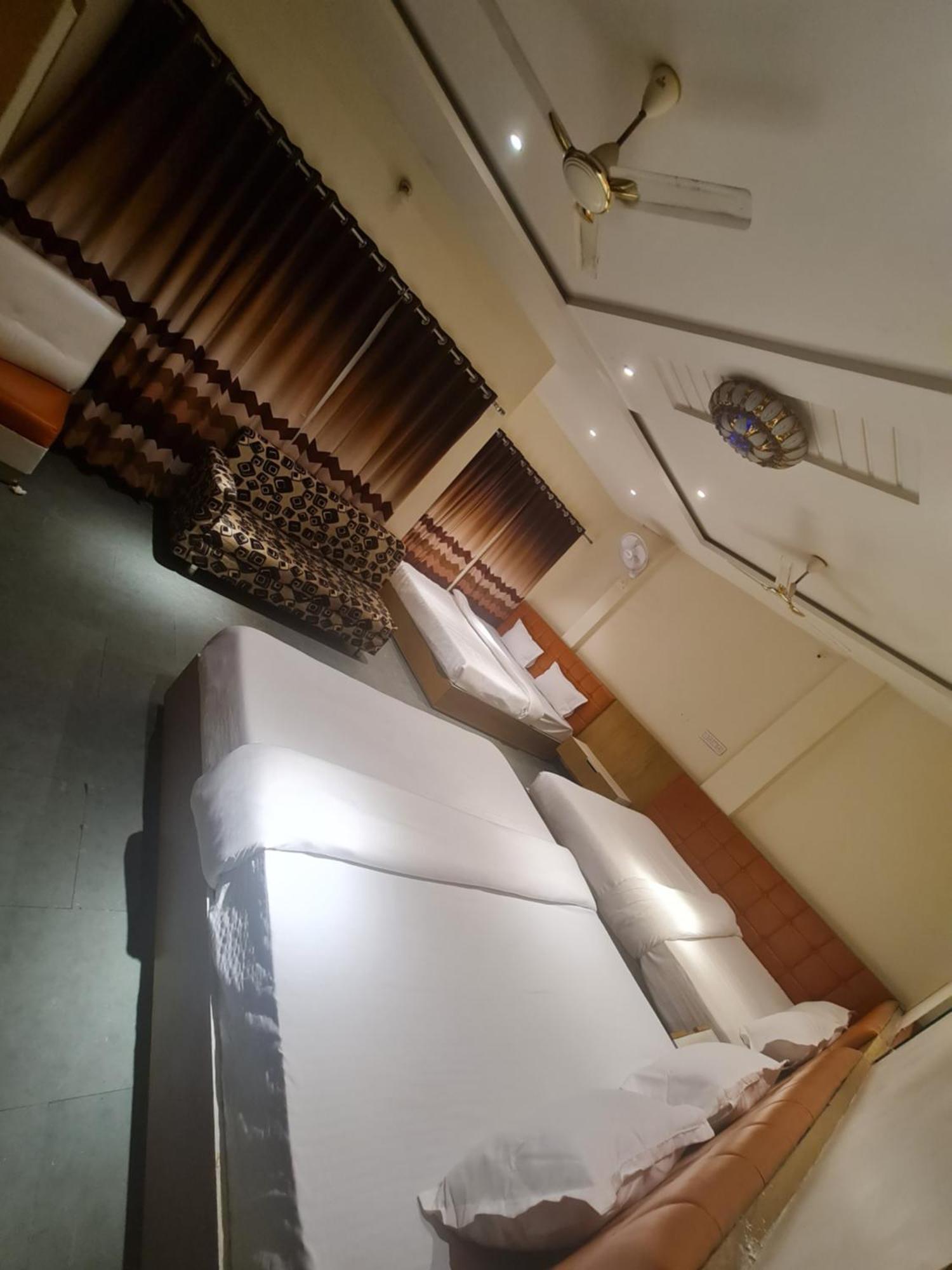 Hotel Empire Ujjain Zewnętrze zdjęcie