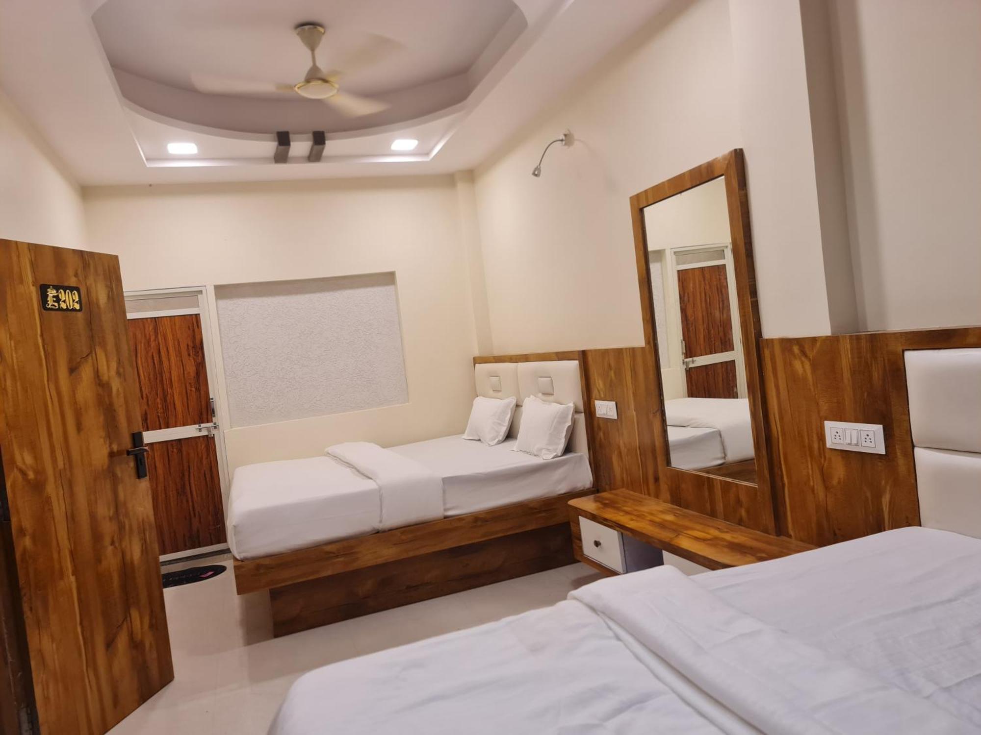 Hotel Empire Ujjain Zewnętrze zdjęcie