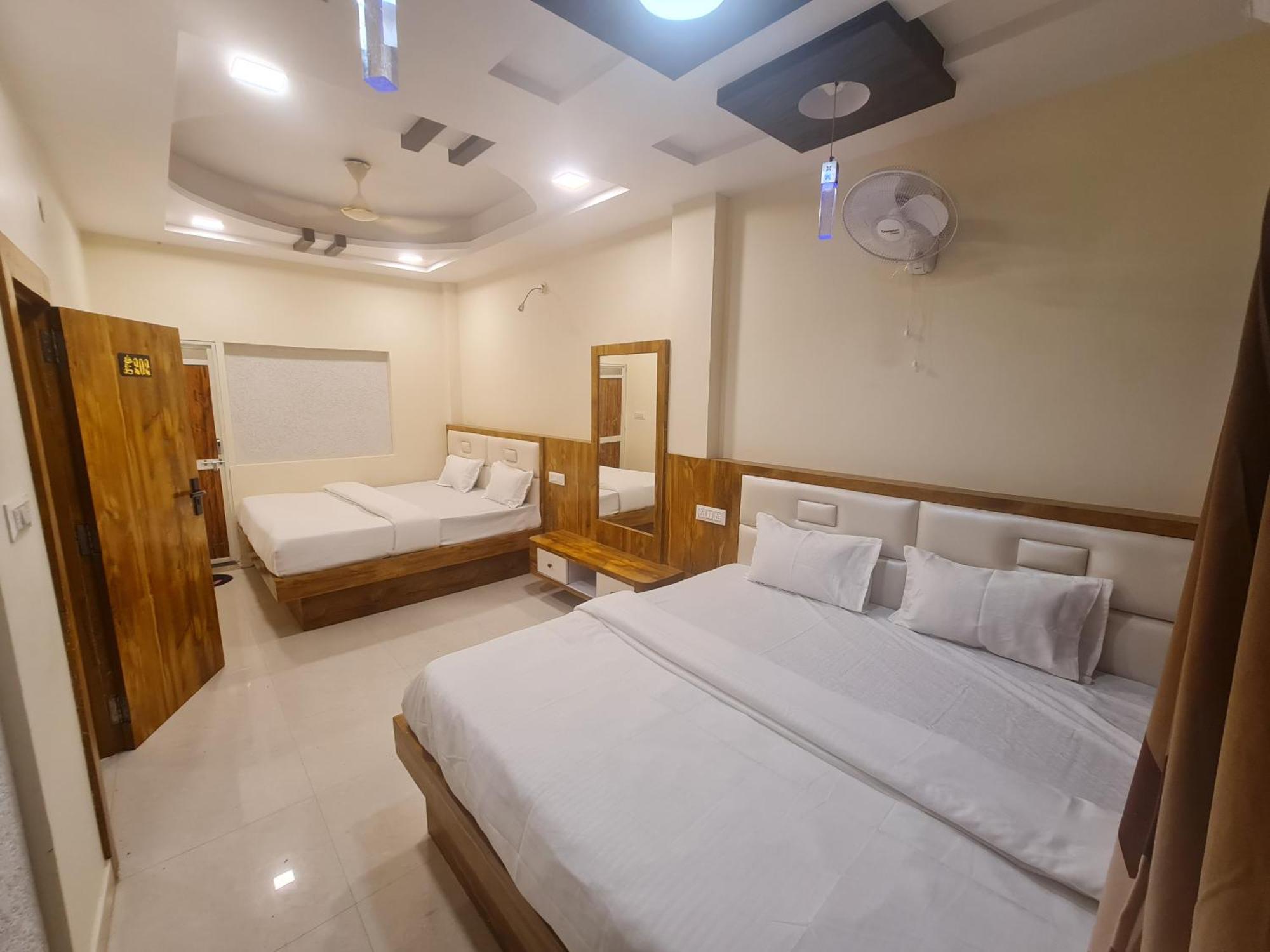 Hotel Empire Ujjain Zewnętrze zdjęcie