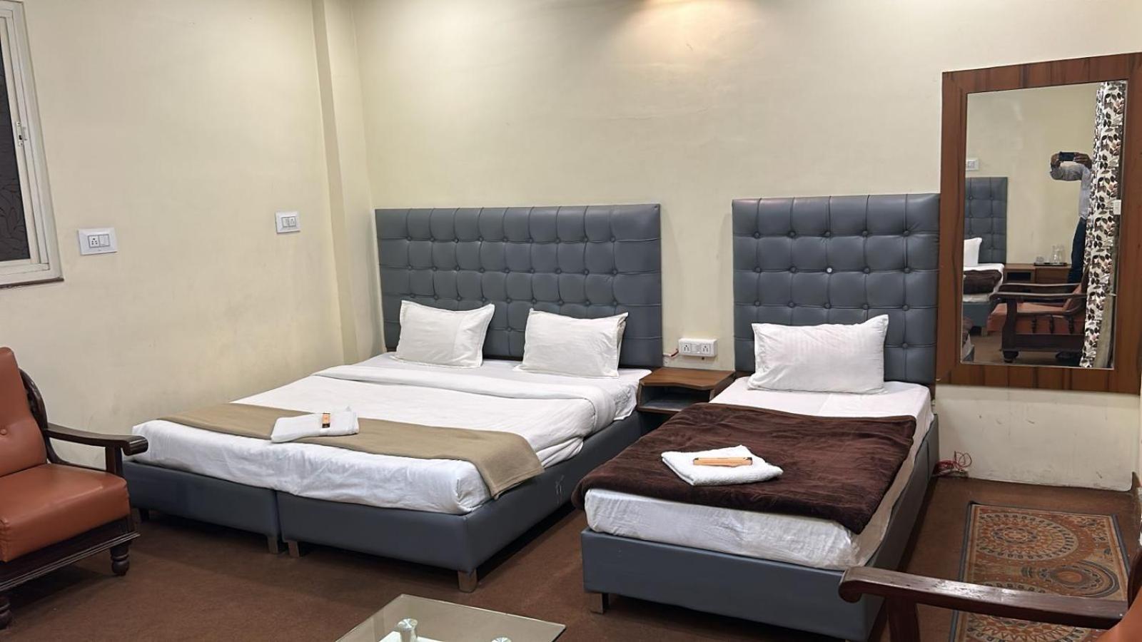 Hotel Empire Ujjain Zewnętrze zdjęcie