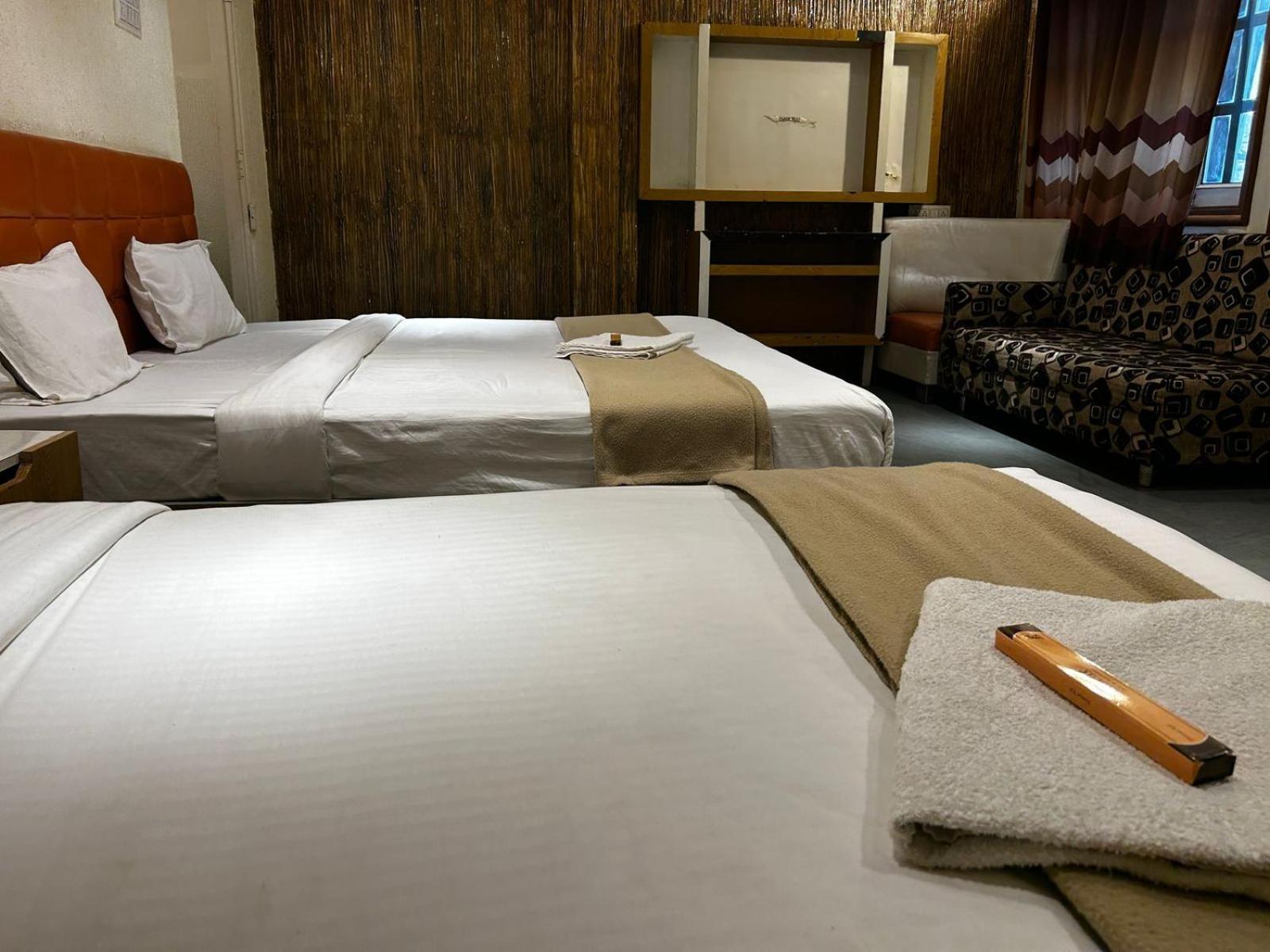 Hotel Empire Ujjain Zewnętrze zdjęcie