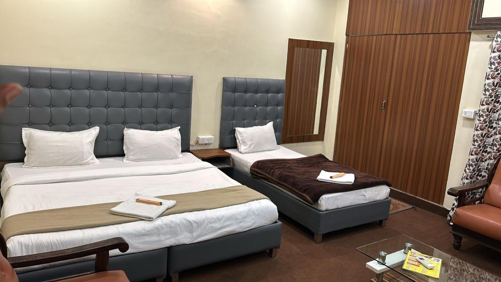 Hotel Empire Ujjain Zewnętrze zdjęcie