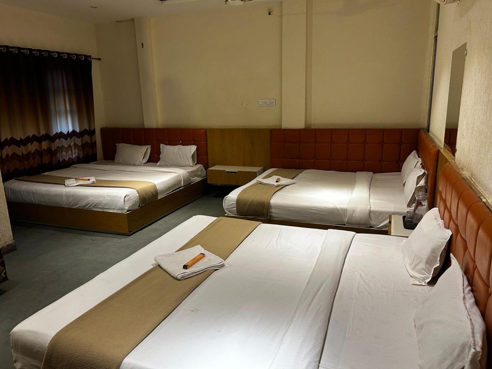 Hotel Empire Ujjain Zewnętrze zdjęcie