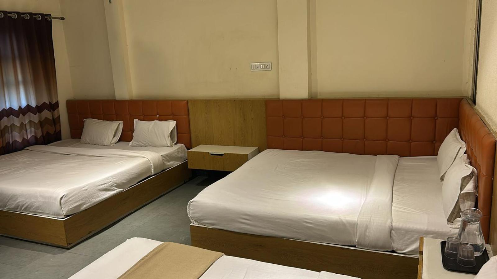 Hotel Empire Ujjain Zewnętrze zdjęcie