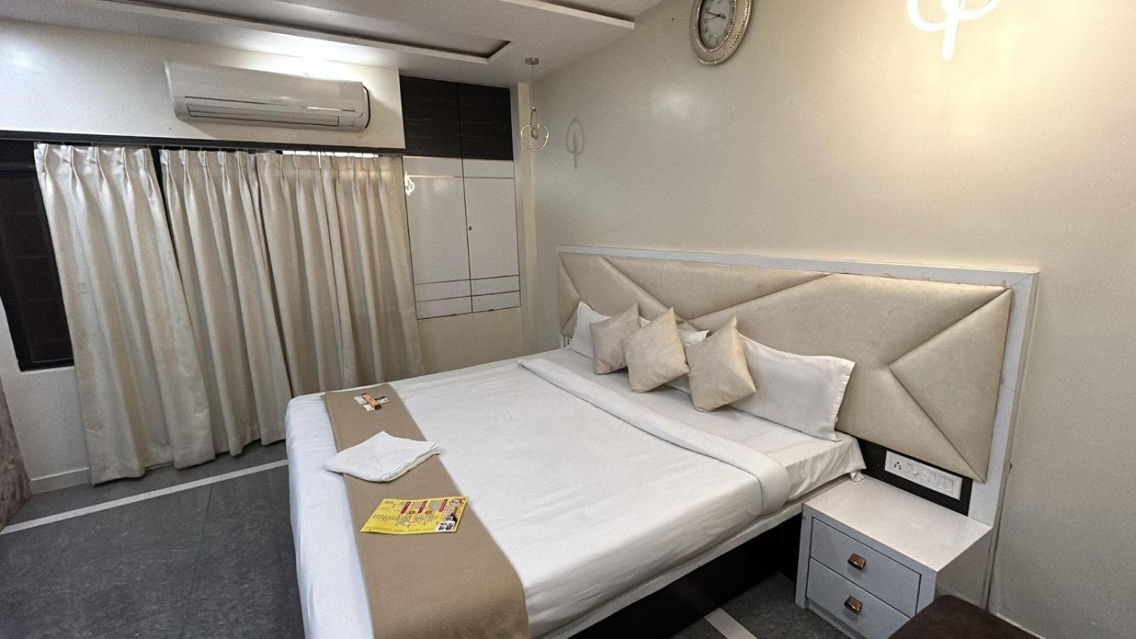 Hotel Empire Ujjain Zewnętrze zdjęcie