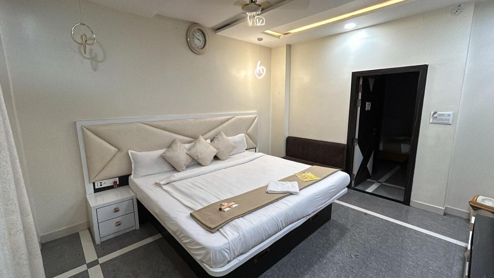 Hotel Empire Ujjain Zewnętrze zdjęcie