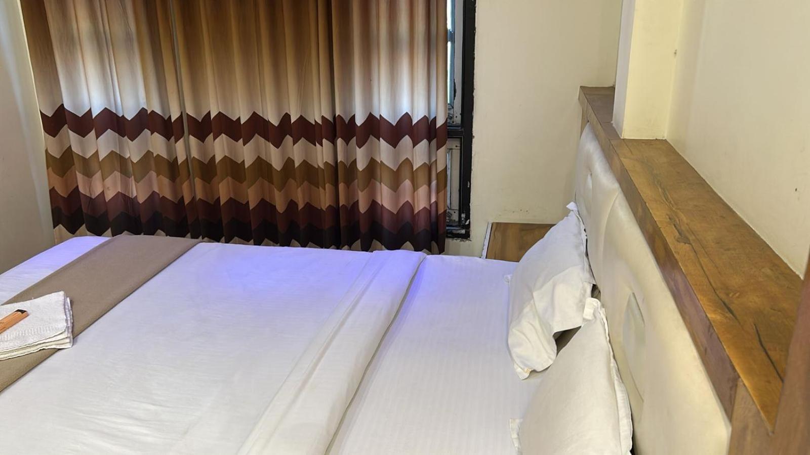 Hotel Empire Ujjain Zewnętrze zdjęcie