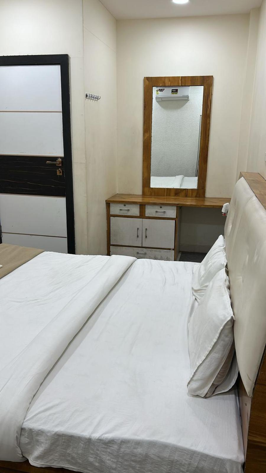 Hotel Empire Ujjain Zewnętrze zdjęcie