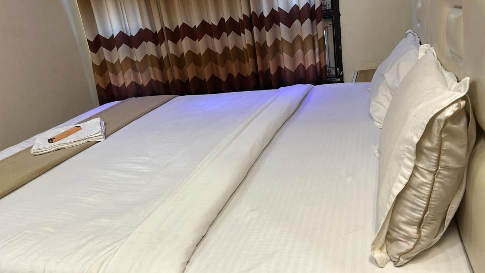 Hotel Empire Ujjain Zewnętrze zdjęcie