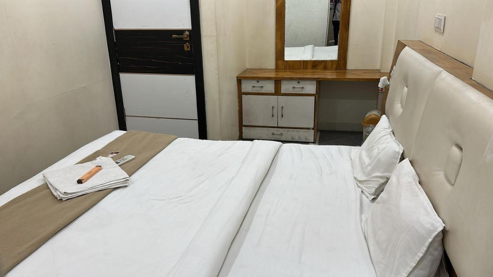 Hotel Empire Ujjain Zewnętrze zdjęcie