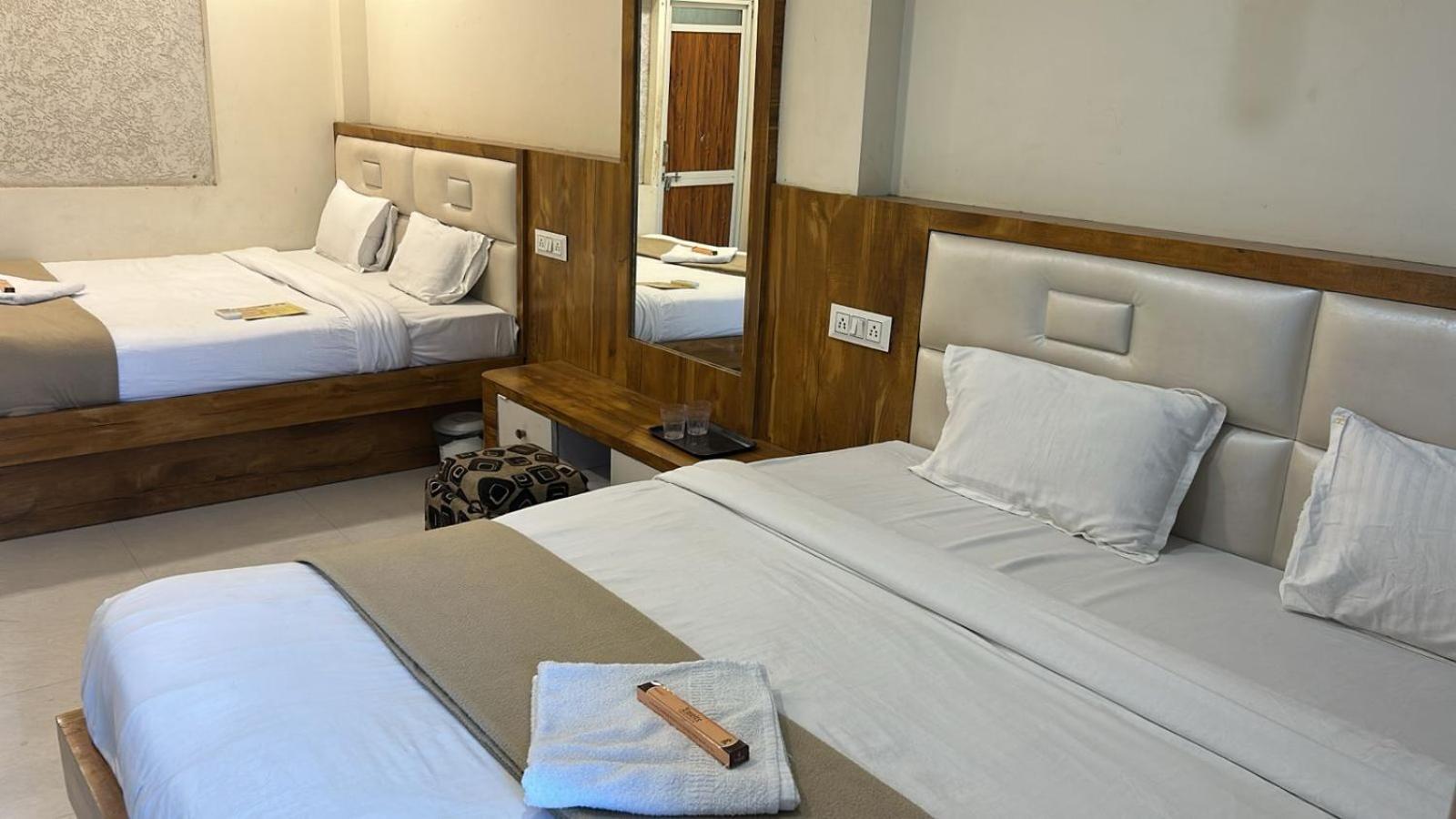 Hotel Empire Ujjain Zewnętrze zdjęcie