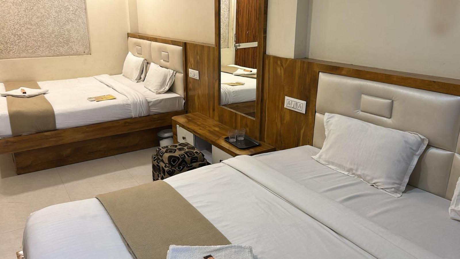 Hotel Empire Ujjain Zewnętrze zdjęcie