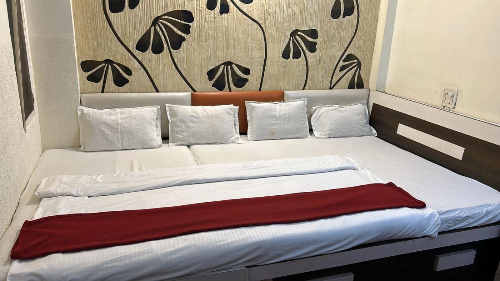 Hotel Empire Ujjain Zewnętrze zdjęcie