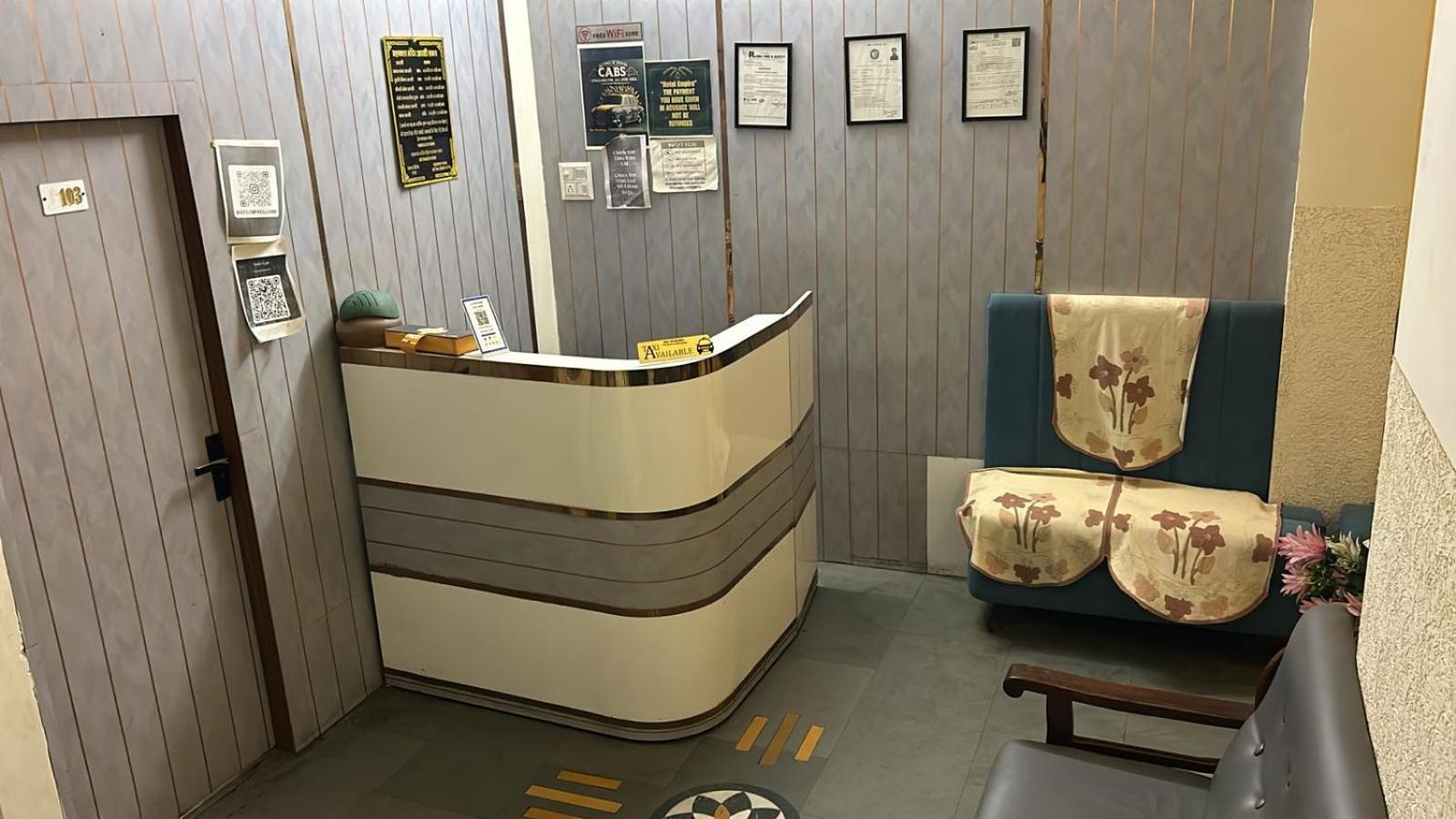 Hotel Empire Ujjain Zewnętrze zdjęcie
