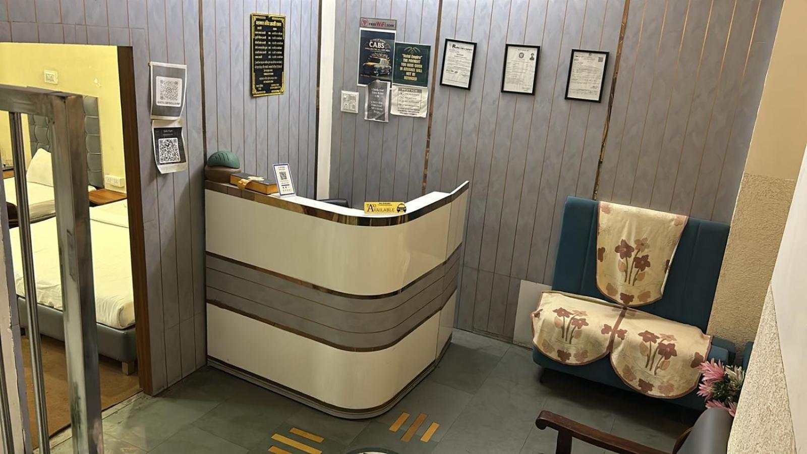 Hotel Empire Ujjain Zewnętrze zdjęcie